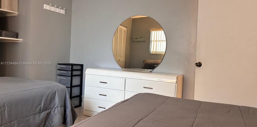 Condominio en Sunny Isles Beach, Florida, 2 dormitorios  № 2013582