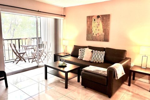 Condominio en alquiler en Sunny Isles Beach, Florida, 2 dormitorios, 84.08 m2 № 2013582 - foto 5