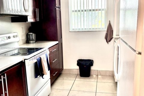 Condominio en alquiler en Sunny Isles Beach, Florida, 2 dormitorios, 84.08 m2 № 2013582 - foto 12