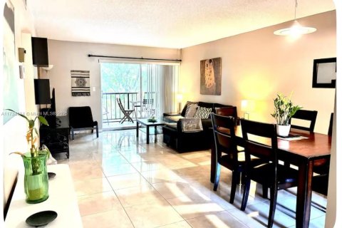 Condominio en alquiler en Sunny Isles Beach, Florida, 2 dormitorios, 84.08 m2 № 2013582 - foto 20