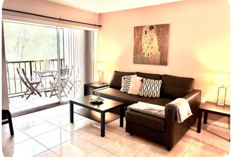 Condominio en alquiler en Sunny Isles Beach, Florida, 2 dormitorios, 84.08 m2 № 2013582 - foto 15
