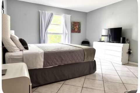 Condominio en alquiler en Sunny Isles Beach, Florida, 2 dormitorios, 84.08 m2 № 2013582 - foto 22