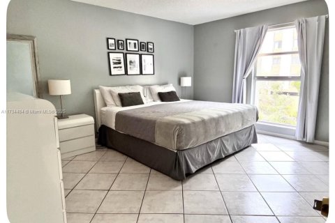 Condominio en alquiler en Sunny Isles Beach, Florida, 2 dormitorios, 84.08 m2 № 2013582 - foto 23