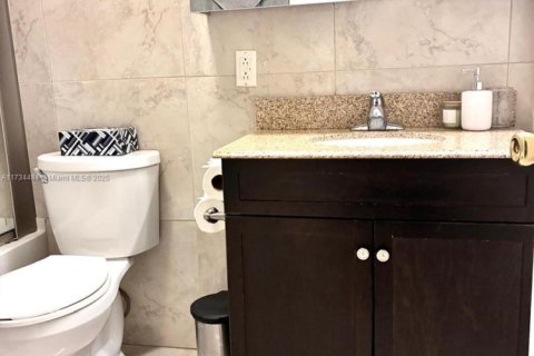 Condominio en alquiler en Sunny Isles Beach, Florida, 2 dormitorios, 84.08 m2 № 2013582 - foto 4