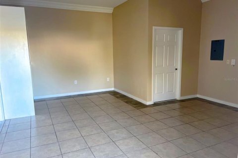 Immobilier commercial à louer à Sanford, Floride: 66.89 m2 № 2390952 - photo 4