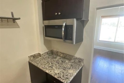 Снять в аренду квартиру в Сент-Питерсберг, Флорида 1 комната, 529.54м2, № 2203947 - фото 8