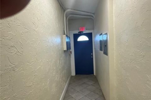 Снять в аренду квартиру в Сент-Питерсберг, Флорида 1 комната, 529.54м2, № 2203947 - фото 7