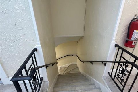 Снять в аренду квартиру в Сент-Питерсберг, Флорида 1 комната, 529.54м2, № 2203947 - фото 6