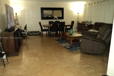 Condo in North Miami, Florida, 2 bedrooms  № 1959610 - photo 3