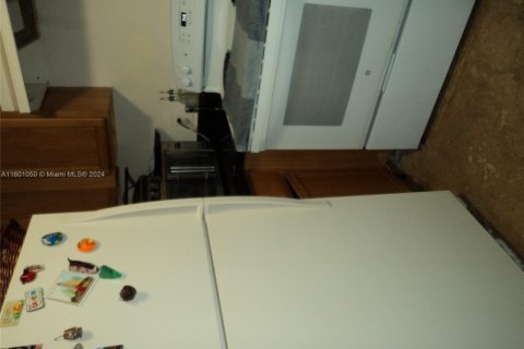Condo in North Miami, Florida, 2 bedrooms  № 1959610 - photo 17