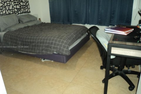 Condo in North Miami, Florida, 2 bedrooms  № 1959610 - photo 13