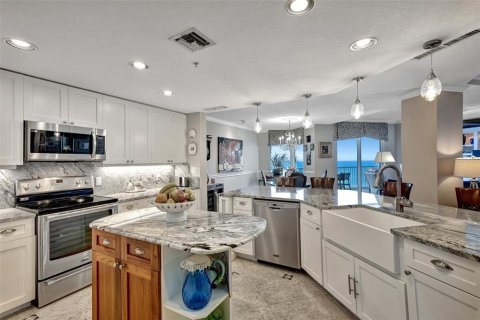 Condo in Hutchinson Island South, Florida, 4 bedrooms  № 1723655 - photo 8
