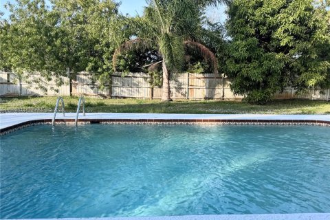 Casa en Port St. Lucie, Florida 3 dormitorios, 137.03 m2 № 2057916