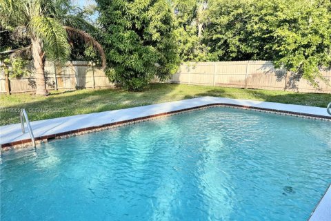 Casa en alquiler en Port St. Lucie, Florida, 3 dormitorios, 137.03 m2 № 2057916 - foto 2