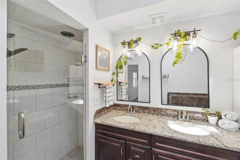 House in Tarpon Springs, Florida 4 bedrooms, 222.5 sq.m. № 1662234 - photo 15