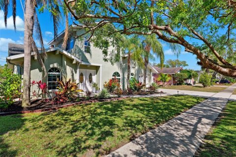 House in Tarpon Springs, Florida 4 bedrooms, 222.5 sq.m. № 1662234 - photo 2