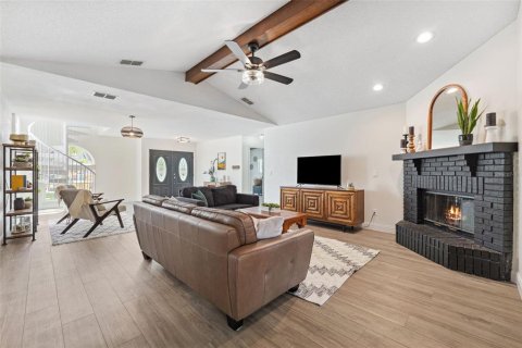 House in Tarpon Springs, Florida 4 bedrooms, 222.5 sq.m. № 1662234 - photo 9
