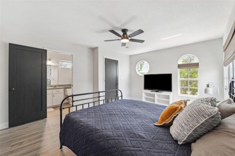 House in Tarpon Springs, Florida 4 bedrooms, 222.5 sq.m. № 1662234 - photo 22