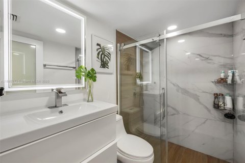 Condo in Hialeah, Florida, 2 bedrooms  № 1948093 - photo 17