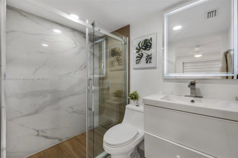 Condo in Hialeah, Florida, 2 bedrooms  № 1948093 - photo 14