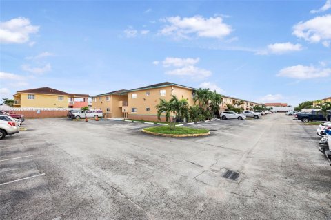Condo in Hialeah, Florida, 2 bedrooms  № 1948093 - photo 28