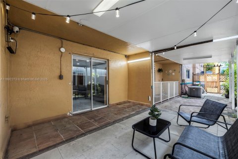 Condo in Hialeah, Florida, 2 bedrooms  № 1948093 - photo 25
