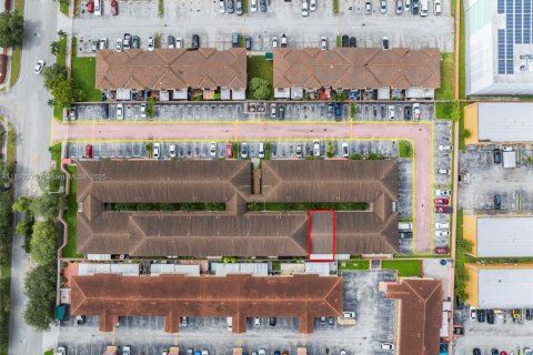 Condo in Hialeah, Florida, 2 bedrooms  № 1948093 - photo 3