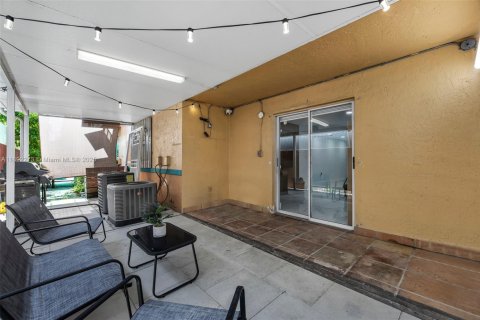 Condo in Hialeah, Florida, 2 bedrooms  № 1948093 - photo 27