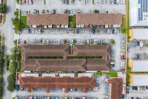 Condo in Hialeah, Florida, 2 bedrooms  № 1948093 - photo 30