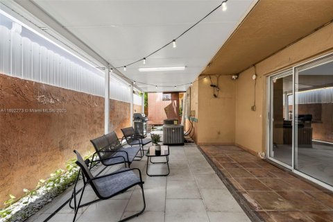Condo in Hialeah, Florida, 2 bedrooms  № 1948093 - photo 24