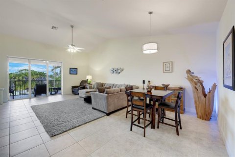 Condo in Cape Coral, Florida, 2 bedrooms  № 1546145 - photo 19