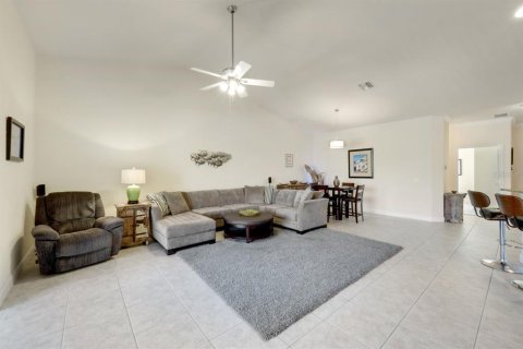 Condo in Cape Coral, Florida, 2 bedrooms  № 1546145 - photo 18
