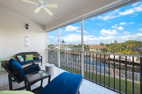 Condo in Cape Coral, Florida, 2 bedrooms  № 1546145 - photo 8