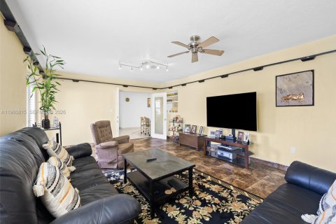 Villa ou maison à vendre à Cooper City, Floride: 3 chambres, 212.56 m2 № 2024602 - photo 14