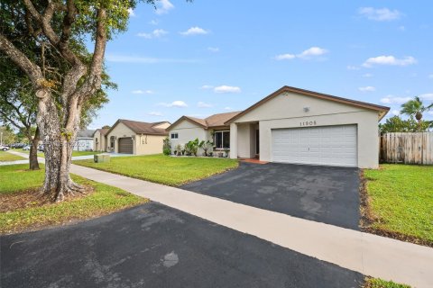 Villa ou maison à vendre à Cooper City, Floride: 3 chambres, 212.56 m2 № 2024602 - photo 2