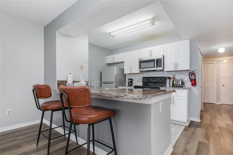 Copropriété à louer à Kissimmee, Floride: 3 chambres, 126.07 m2 № 2136959 - photo 12