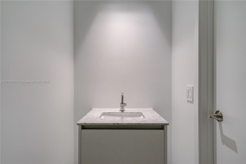 Copropriété à louer à Miami, Floride: 3 chambres, 307.97 m2 № 1874794 - photo 28