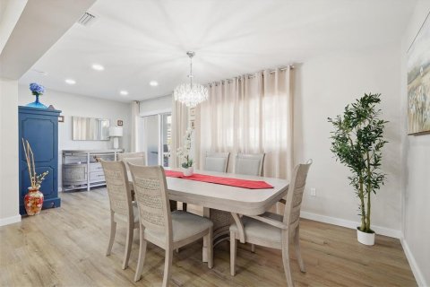 House in Sarasota, Florida 3 bedrooms, 186.92 sq.m. № 2234182 - photo 12