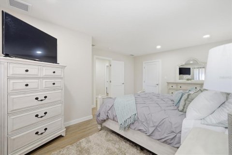 House in Sarasota, Florida 3 bedrooms, 186.92 sq.m. № 2234182 - photo 17