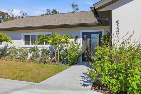 House in Sarasota, Florida 3 bedrooms, 186.92 sq.m. № 2234182