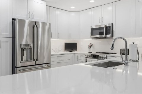 House in Sarasota, Florida 3 bedrooms, 186.92 sq.m. № 2234182 - photo 7