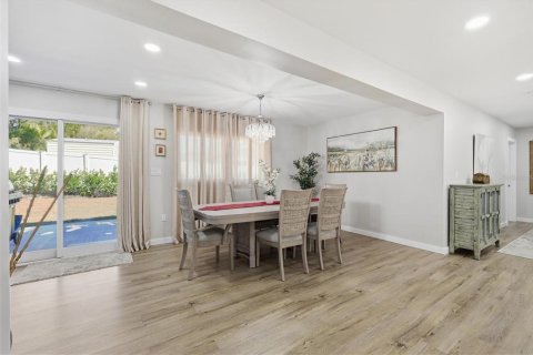 House in Sarasota, Florida 3 bedrooms, 186.92 sq.m. № 2234182 - photo 11