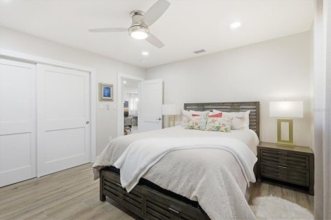 House in Sarasota, Florida 3 bedrooms, 186.92 sq.m. № 2234182 - photo 23