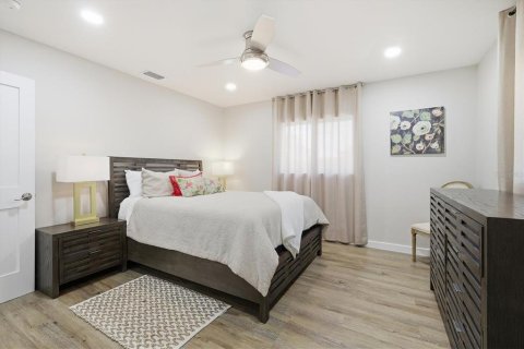 House in Sarasota, Florida 3 bedrooms, 186.92 sq.m. № 2234182 - photo 22