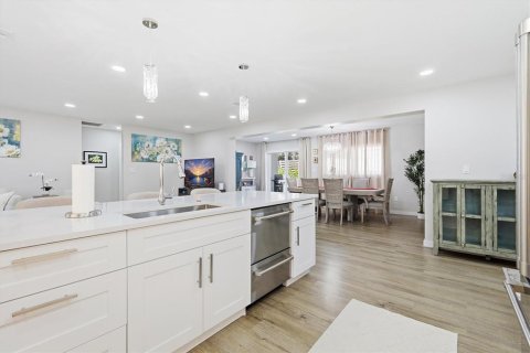 House in Sarasota, Florida 3 bedrooms, 186.92 sq.m. № 2234182 - photo 6