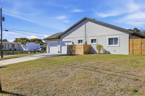 House in Sarasota, Florida 3 bedrooms, 186.92 sq.m. № 2234182 - photo 30