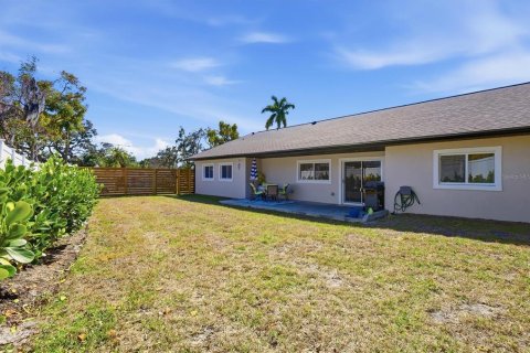 House in Sarasota, Florida 3 bedrooms, 186.92 sq.m. № 2234182 - photo 29