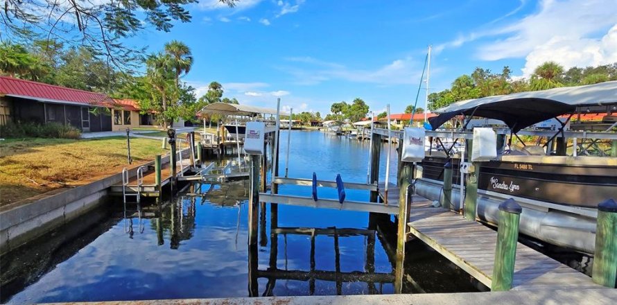 House in Bradenton, Florida 2 bedrooms, 104.05 sq.m. № 1427888