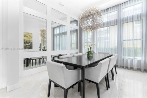 Снять в аренду виллу или дом в Паркленд, Флорида 5 спален, 441.29м2, № 2003716 - фото 15