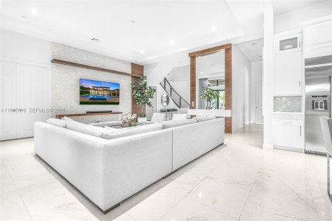 Снять в аренду виллу или дом в Паркленд, Флорида 5 спален, 441.29м2, № 2003716 - фото 5